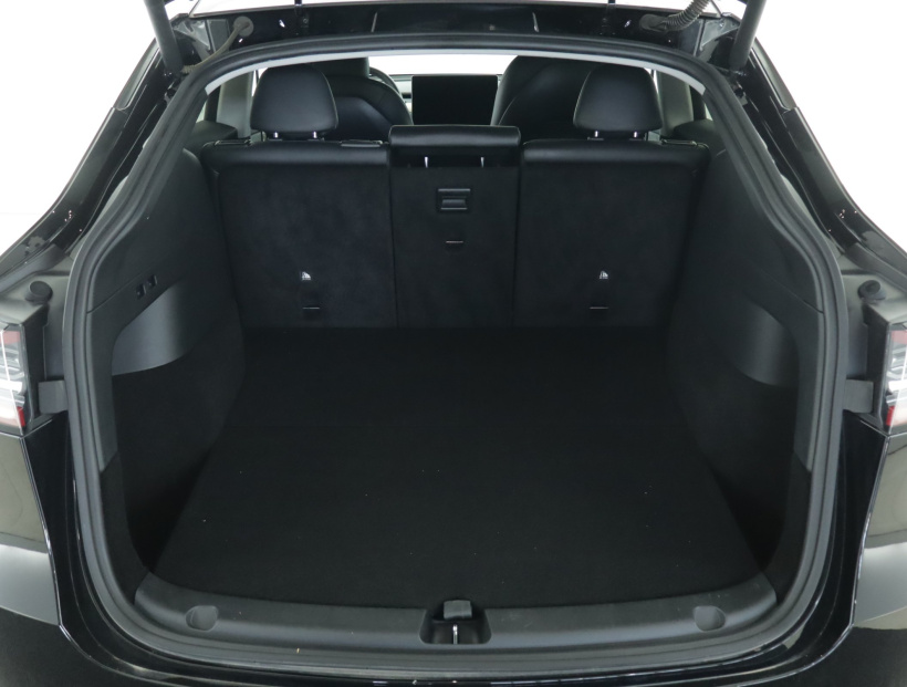 Tesla Model Y, 2022