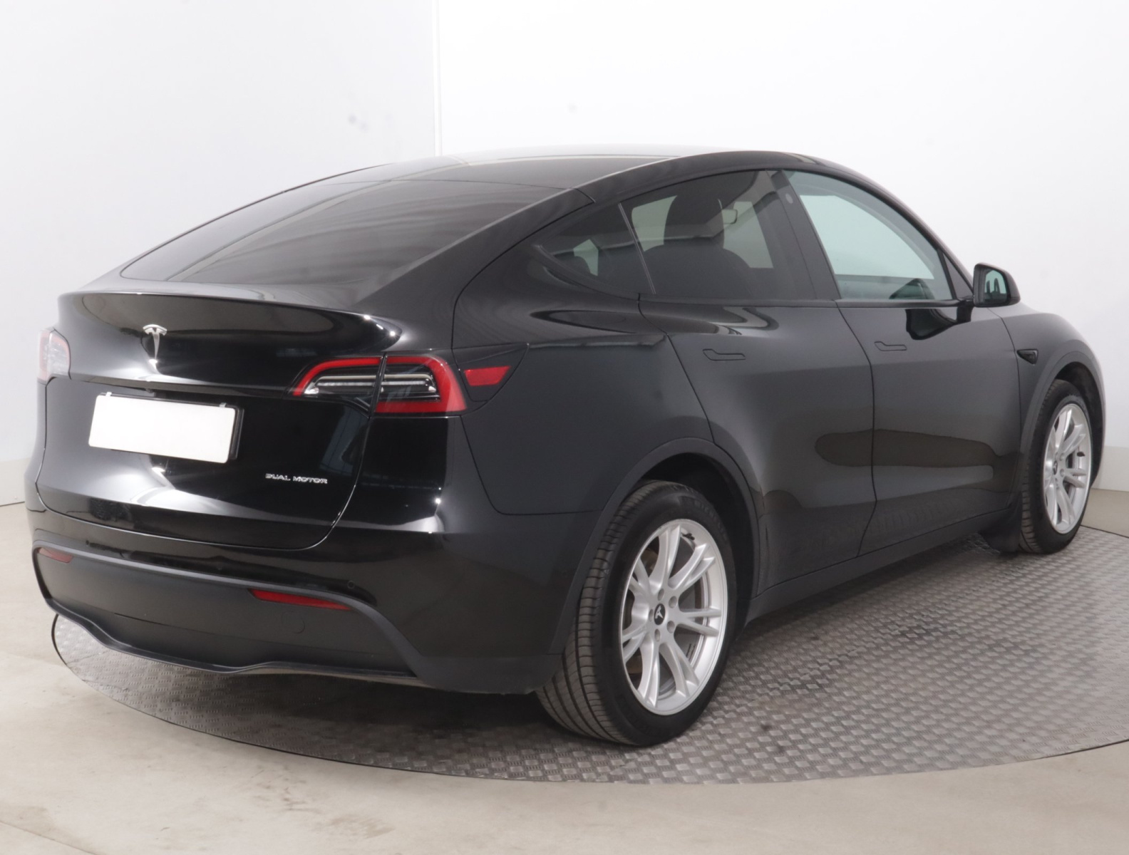 Tesla Model Y Long Range AWD – fotografie 7