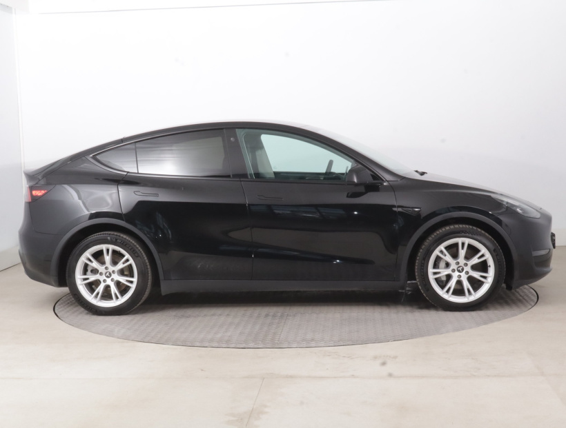Tesla Model Y, 2022