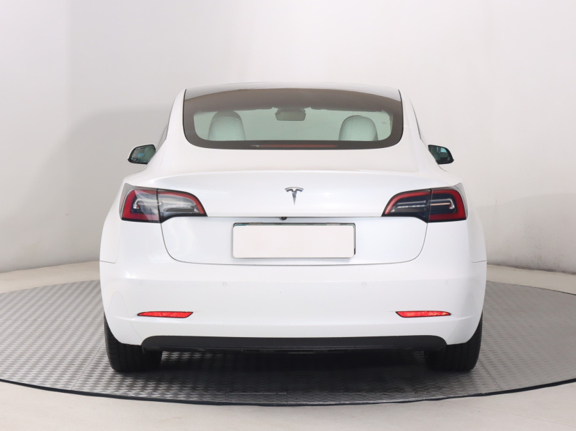 Tesla Model 3, 2022