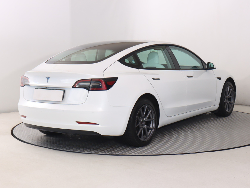 Tesla Model 3, 2022