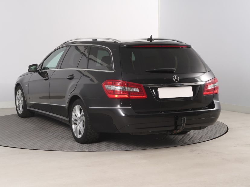 Mercedes-Benz E, 2010