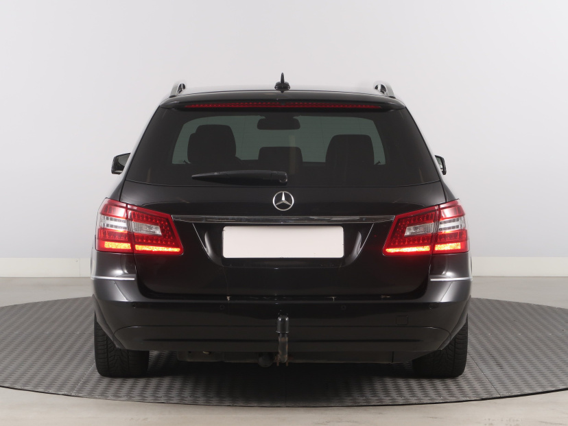 Mercedes-Benz E, 2010