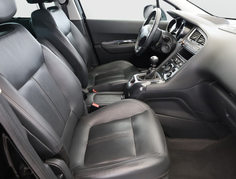 Peugeot 5008, 2011