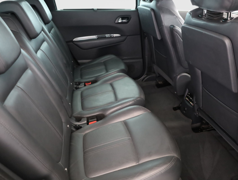Peugeot 5008, 2011