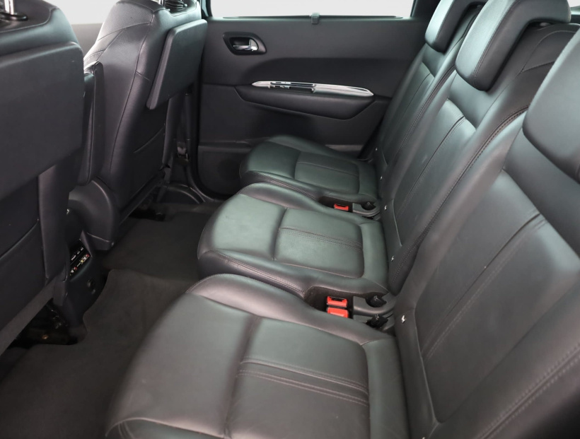 Peugeot 5008, 2011