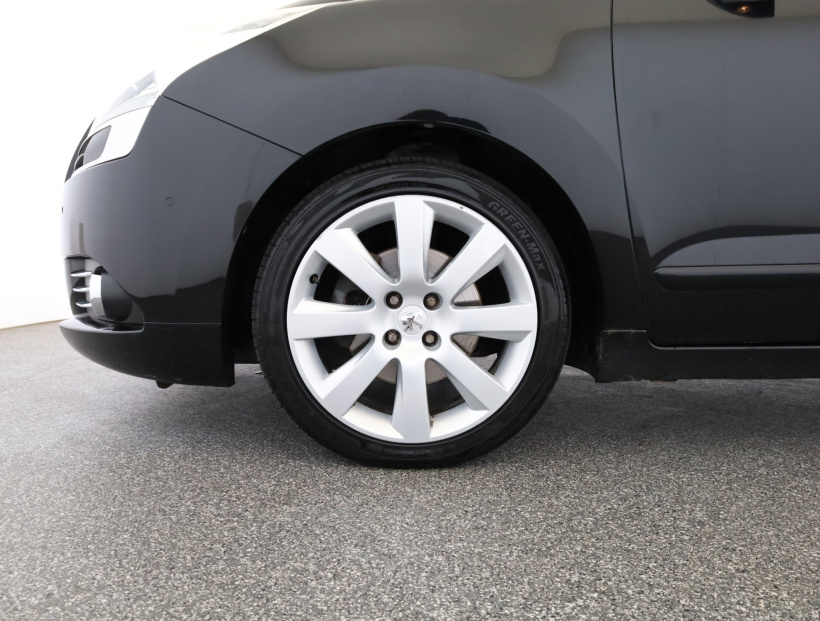 Peugeot 5008, 2011