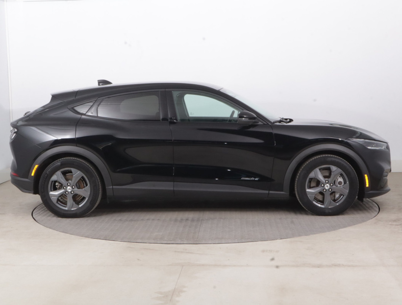Ford Mustang Mach-E, 2021