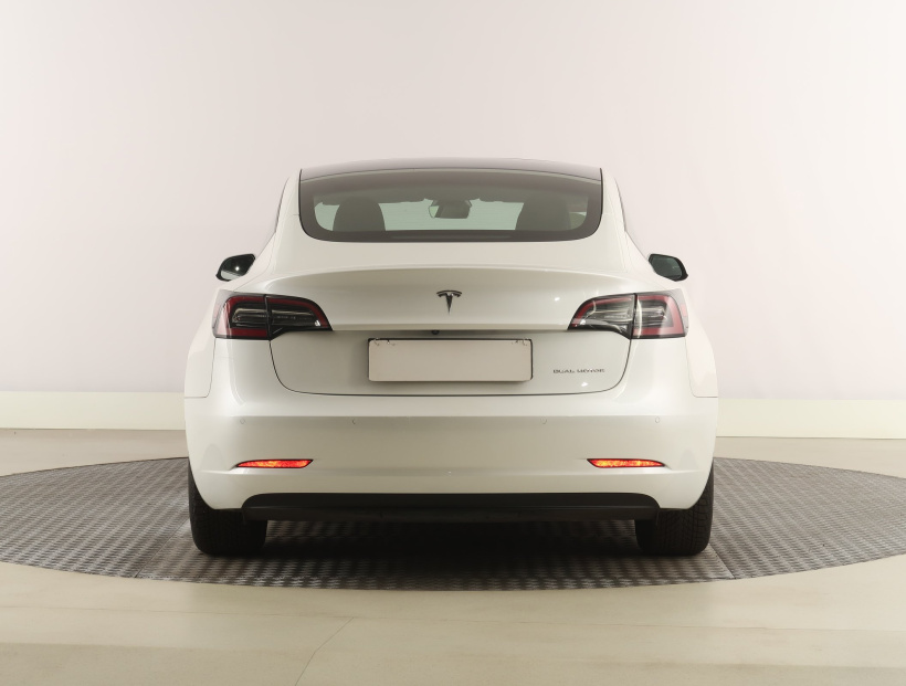 Tesla Model 3, 2021