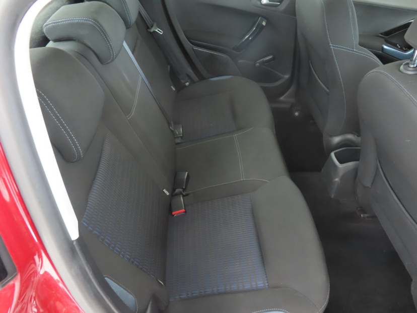 Peugeot 208, 2012