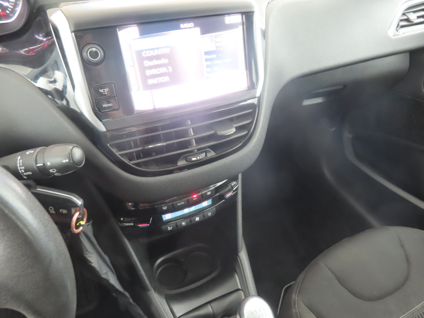 Peugeot 208, 2012
