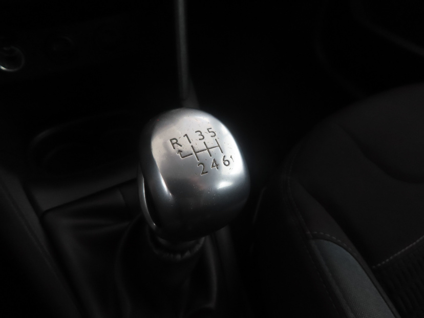 Peugeot 208, 2012