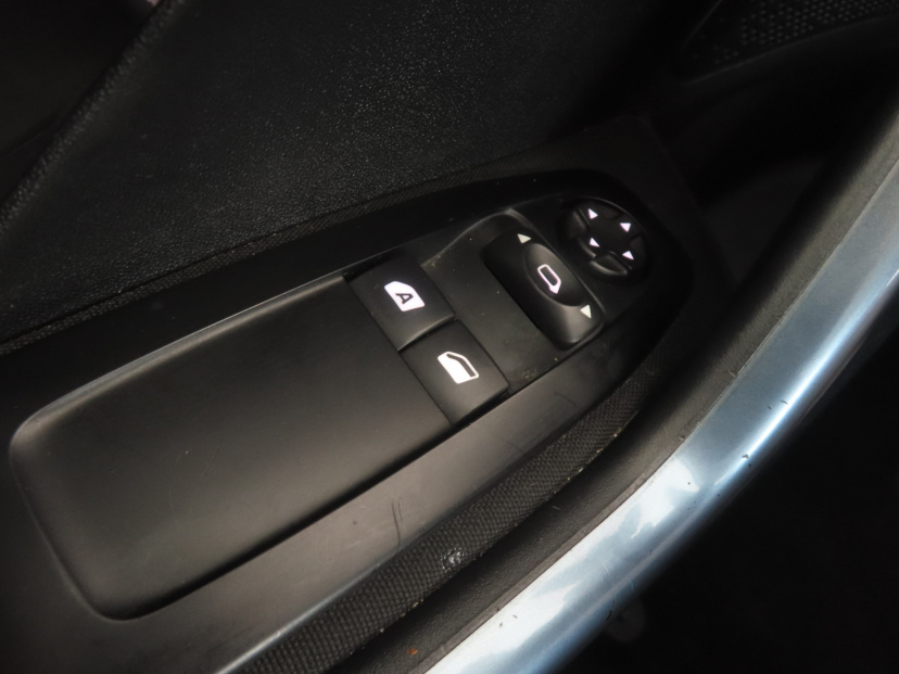 Peugeot 208, 2012