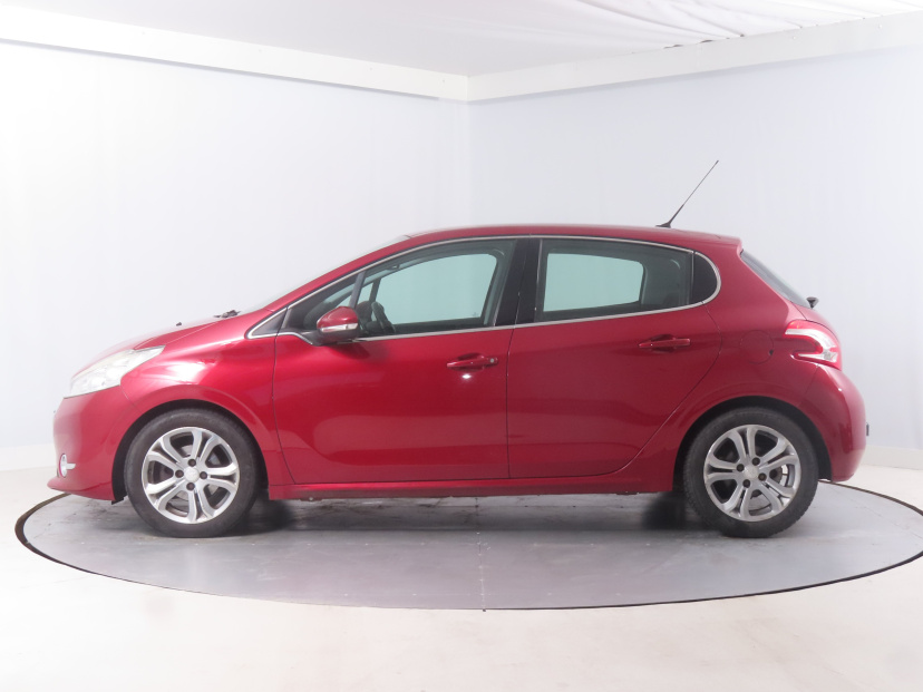 Peugeot 208, 2012