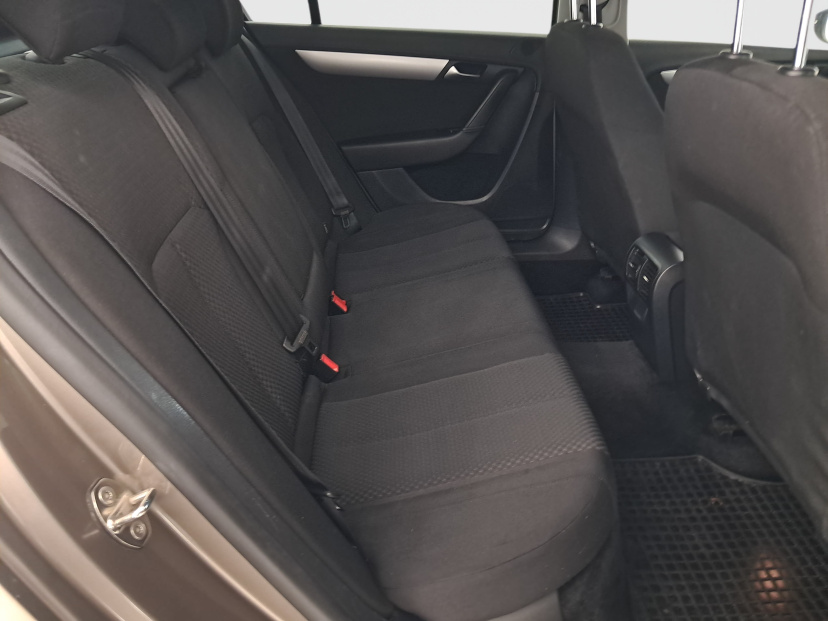 Volkswagen Passat, 2011