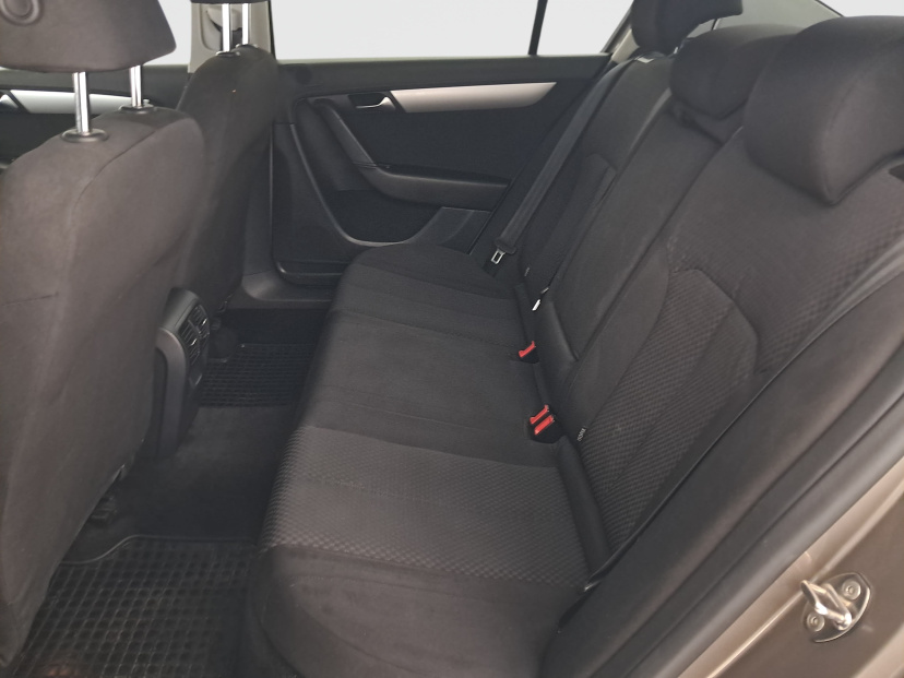Volkswagen Passat, 2011