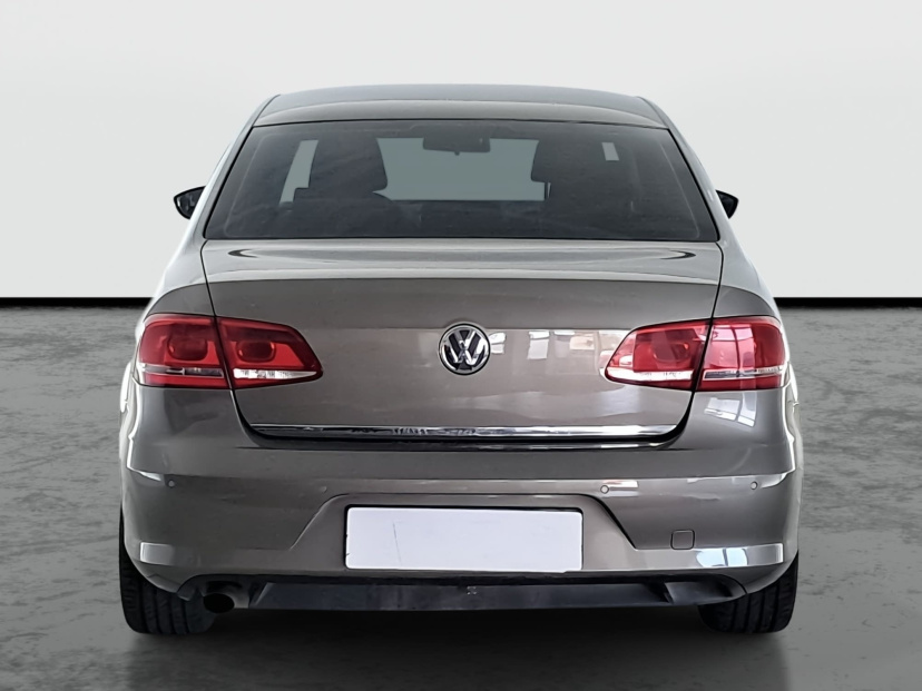 Volkswagen Passat, 2011