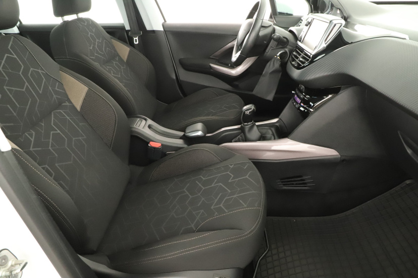 Peugeot 2008, 2015