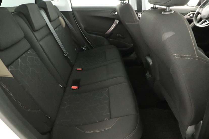 Peugeot 2008, 2015
