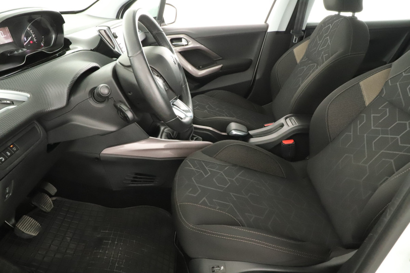 Peugeot 2008, 2015