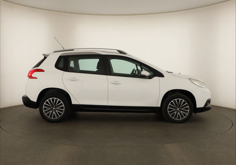 Peugeot 2008, 2015