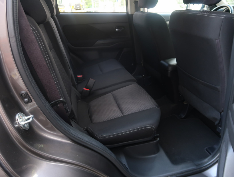 Mitsubishi Outlander, 2016