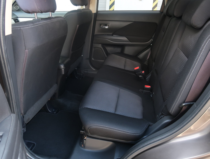 Mitsubishi Outlander, 2016