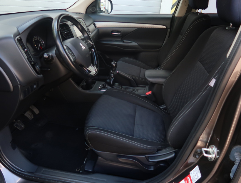 Mitsubishi Outlander, 2016