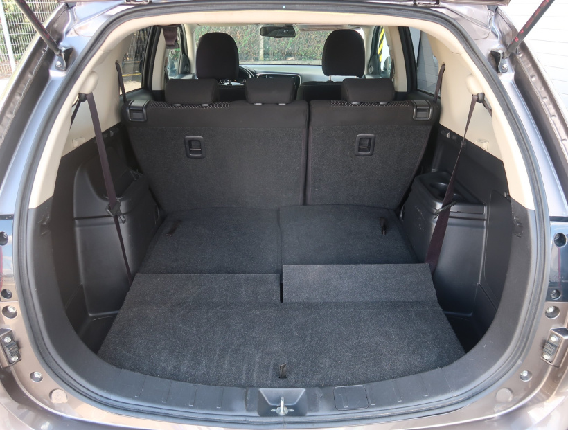 Mitsubishi Outlander, 2016