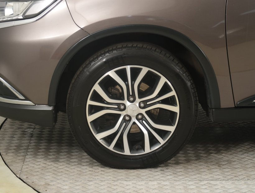 Mitsubishi Outlander, 2016