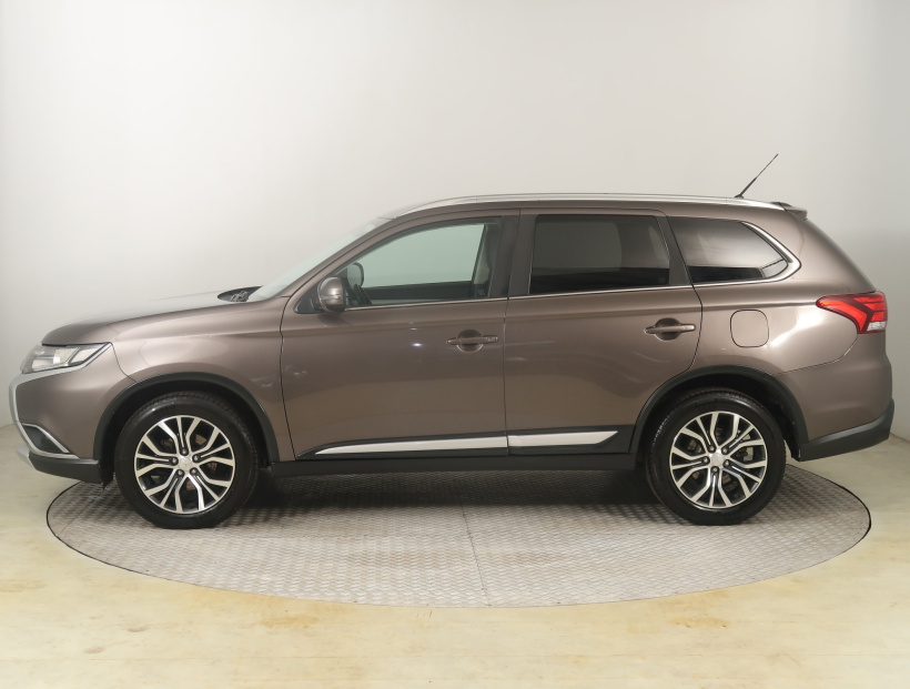 Mitsubishi Outlander, 2016
