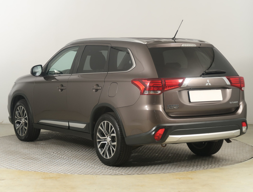Mitsubishi Outlander, 2016