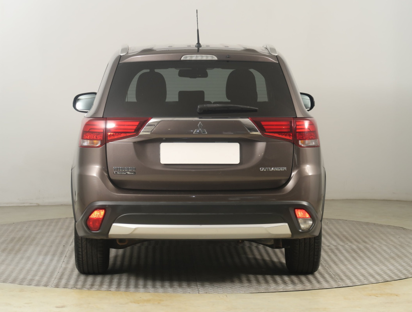 Mitsubishi Outlander, 2016