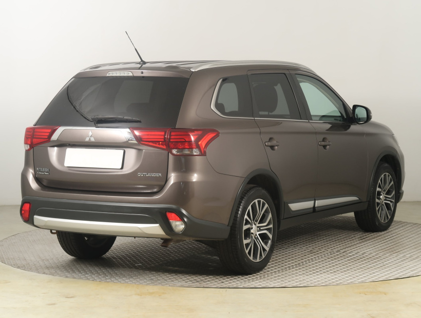 Mitsubishi Outlander, 2016