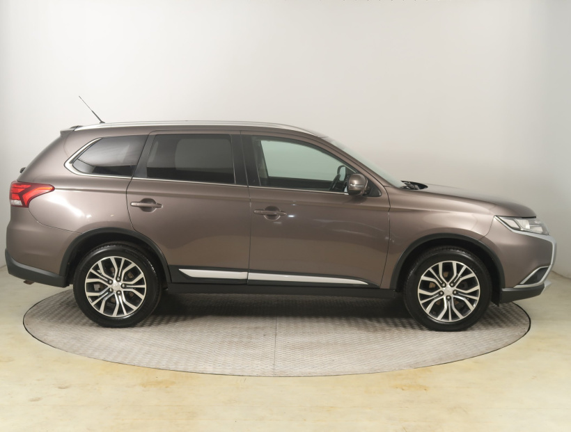 Mitsubishi Outlander, 2016