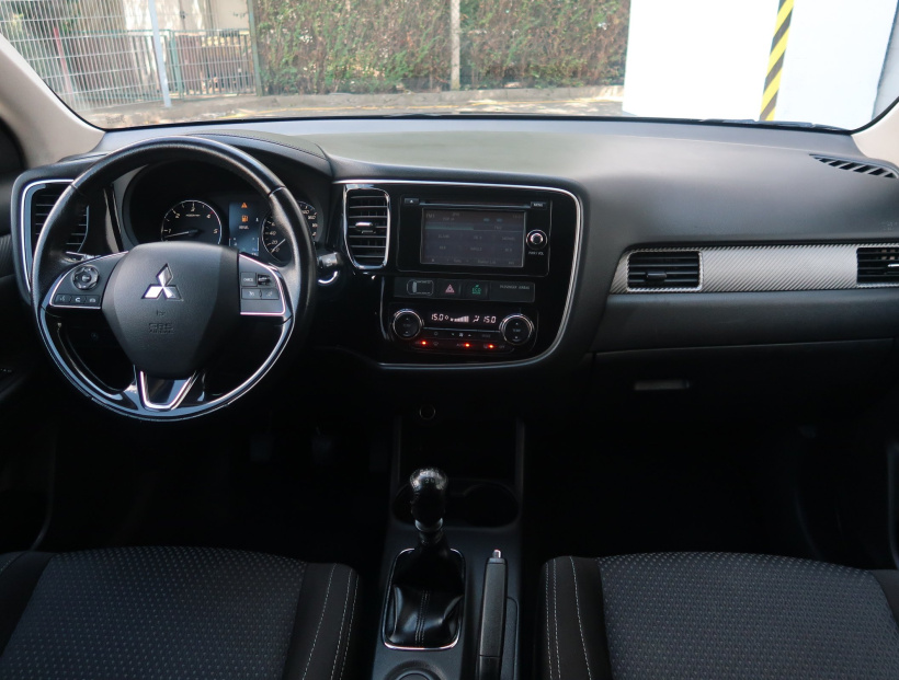 Mitsubishi Outlander, 2016