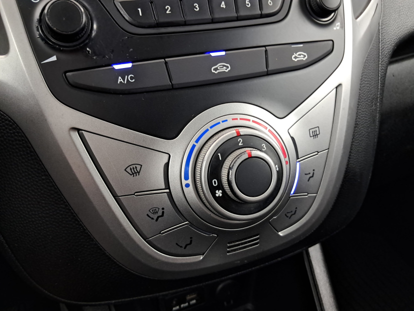 Hyundai ix20, 2012