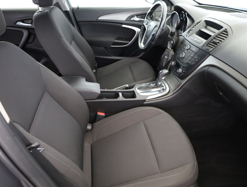 Opel Insignia, 2011