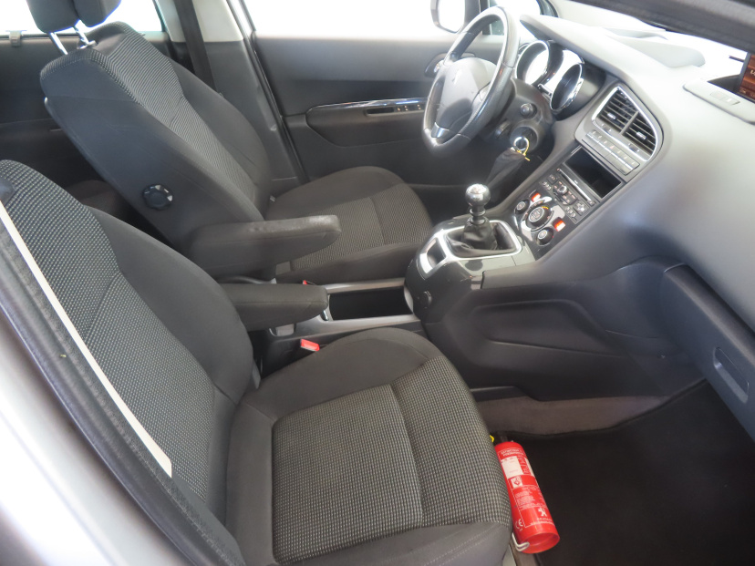 Peugeot 5008, 2011