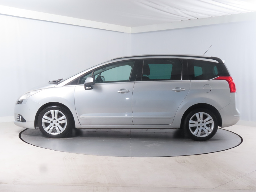 Peugeot 5008, 2011