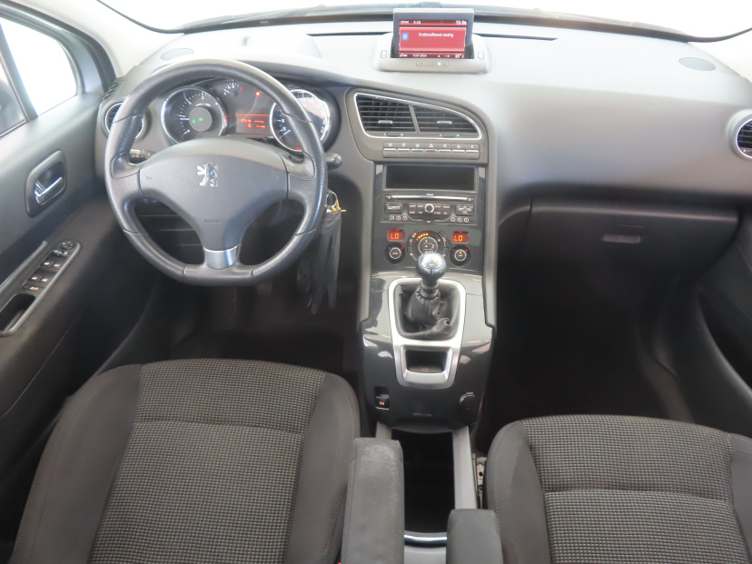 Peugeot 5008, 2011