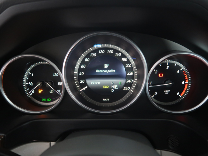 Mercedes-Benz E, 2015