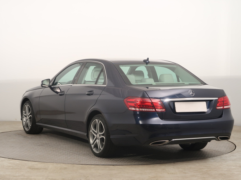 Mercedes-Benz E, 2015