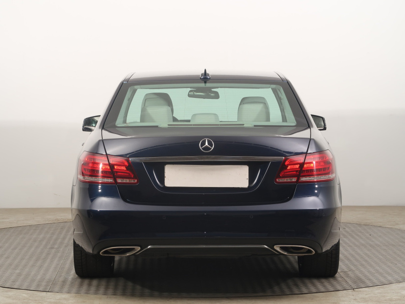 Mercedes-Benz E, 2015