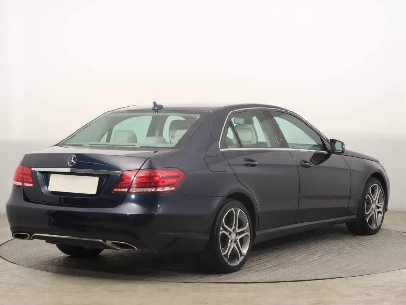 Mercedes-Benz E, 2015