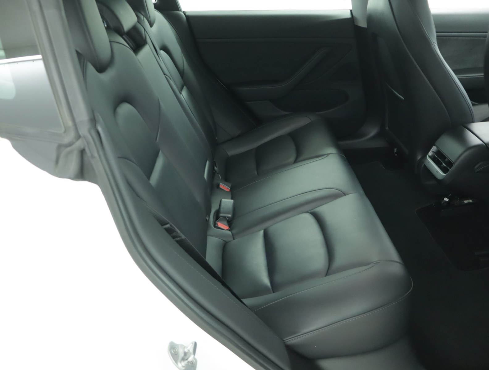 Tesla Model 3 Long Range AWD – fotografie 13