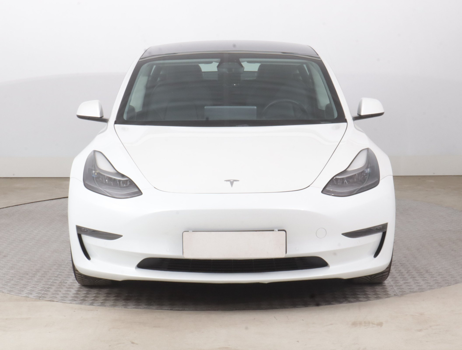 Tesla Model 3 Long Range AWD – fotografie 2