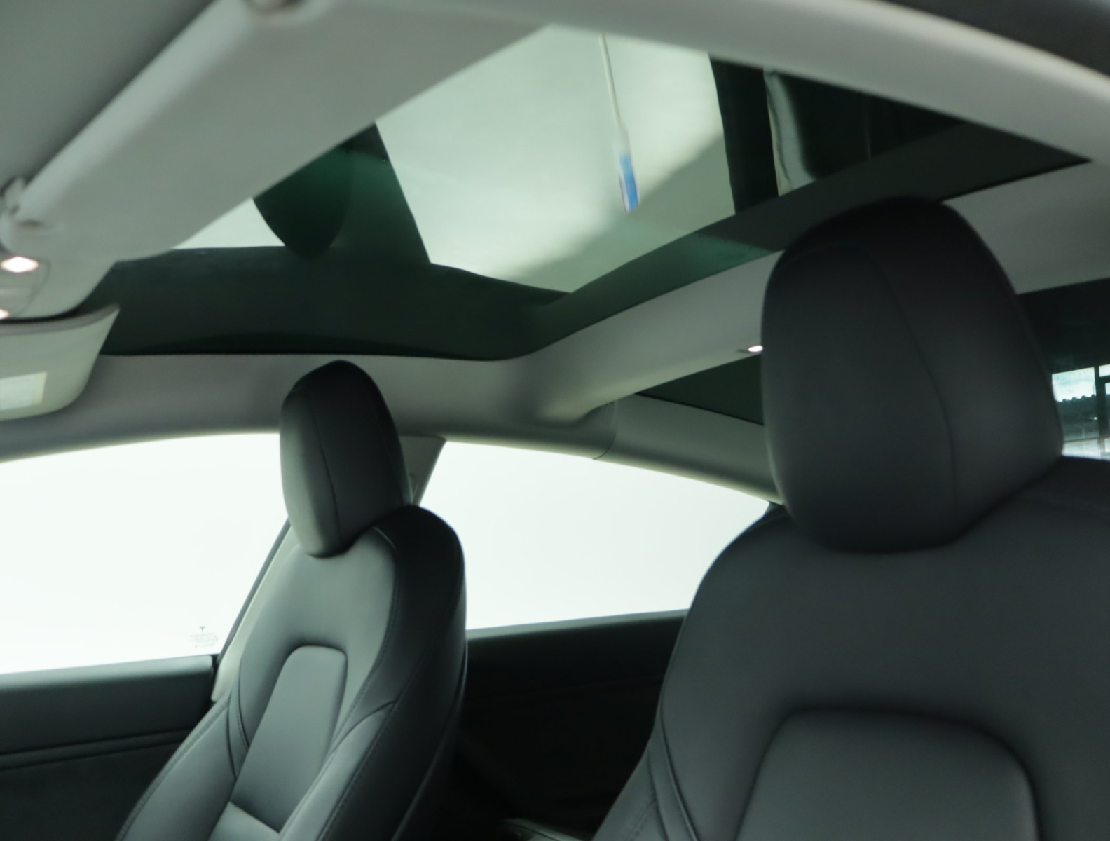 Tesla Model 3 Long Range AWD – fotografie 21