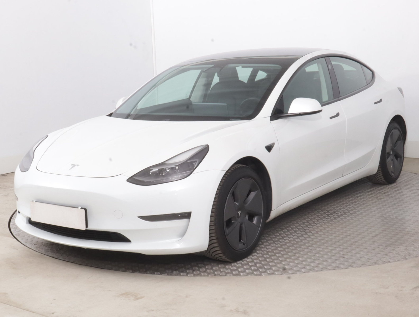 Tesla Model 3 Long Range AWD – fotografie 3
