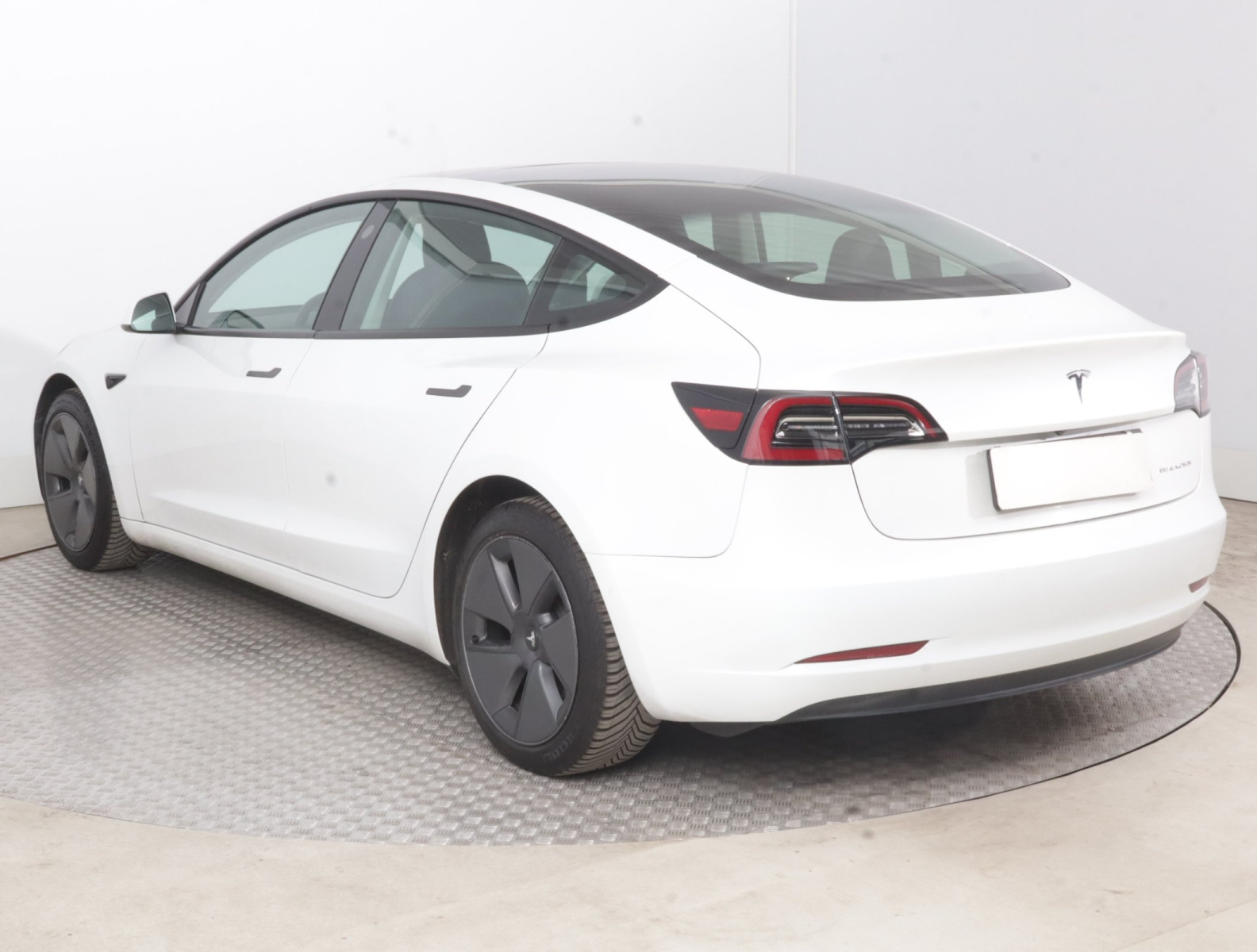 Tesla Model 3 Long Range AWD – fotografie 5